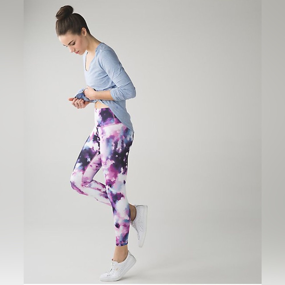 Lululemon High Times Pant in Blooming Pixie Multi size 6